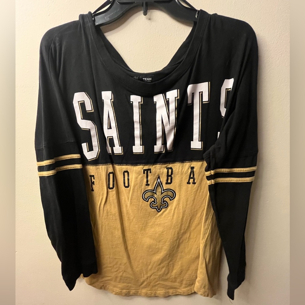 NFL apparel Saints Women’s Long sleeve size large . Very comfortable